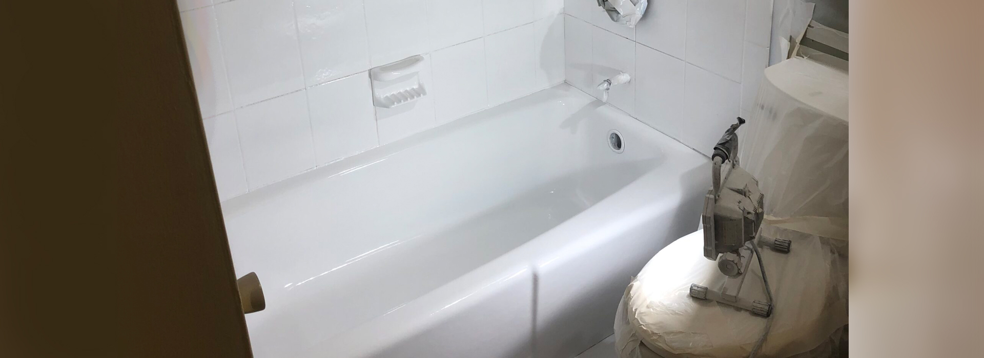 A small bathroom with a bathtub and toilet.